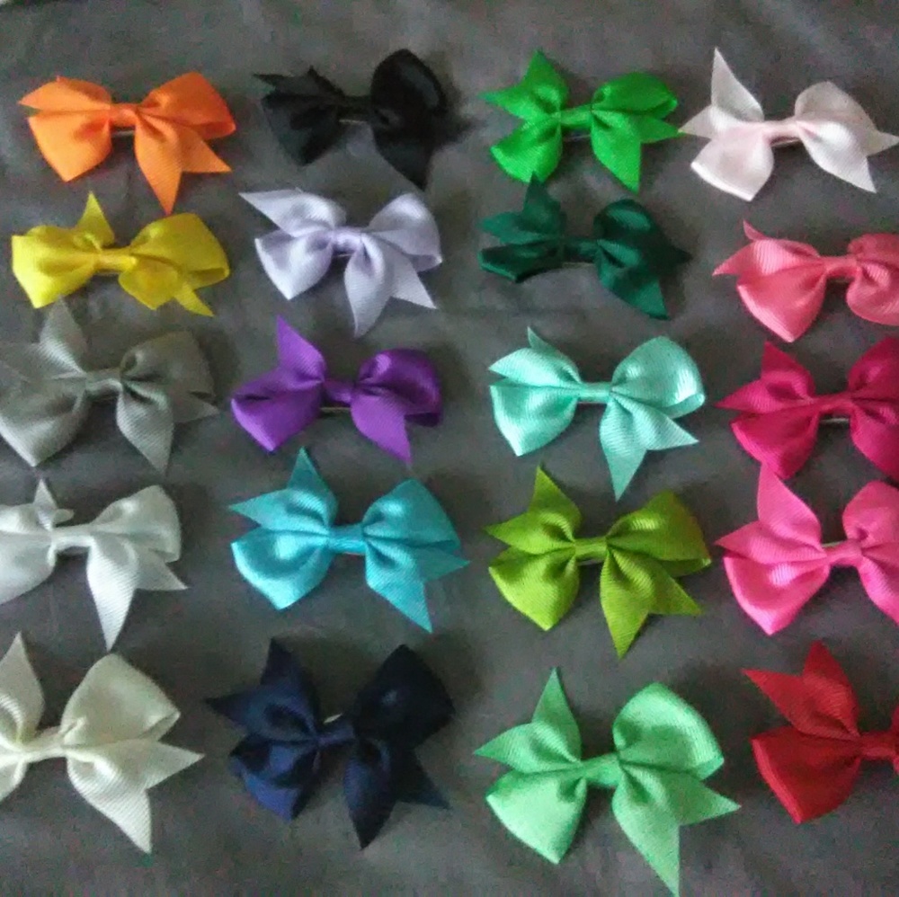 20 bows with clips